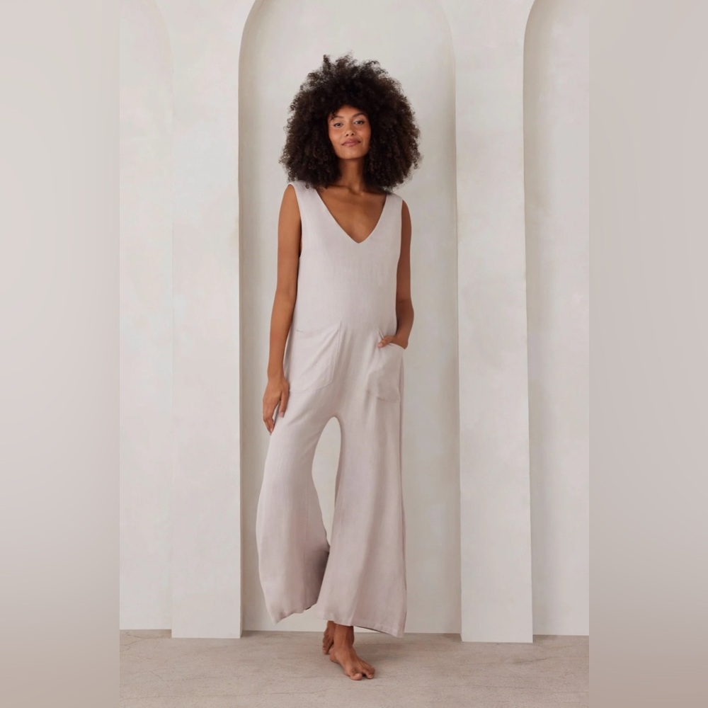 Chic Beige Sleeveless Jumpsuit